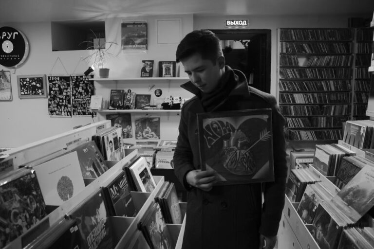 Polskie gwiazdy muzyki czekają na Wiktora Waligórę – ostatni singiel zapowiada album „Krótkie historie o miłości”